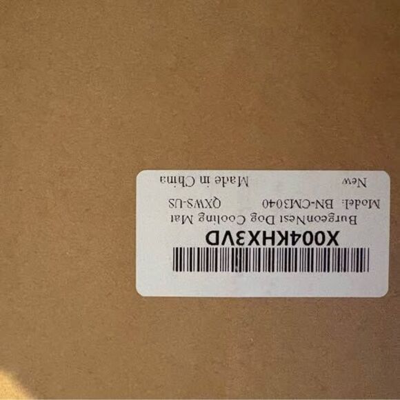 BurgeonNest Dog Cooling Mat 40x27.5" New In Box - Picture 2 of 4